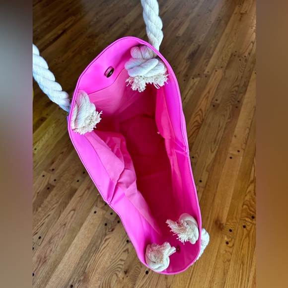 🦋Gloss & Glo Travel Hot Pink tote (Nylon) bag with patches - Picture 4 of 6